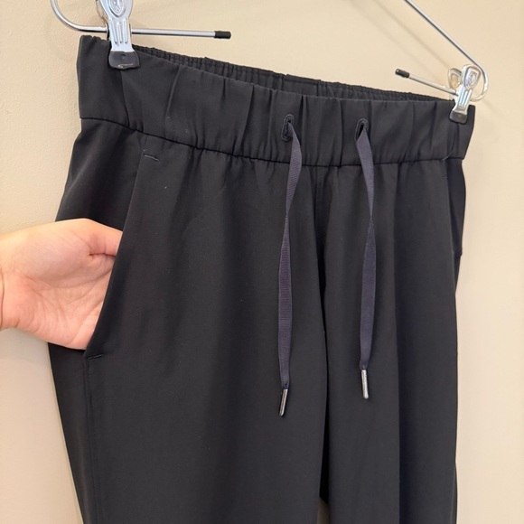 Lululemon On The Fly Pant *Woven 28" in black size 2 travel athletic pants - Picture 8 of 14